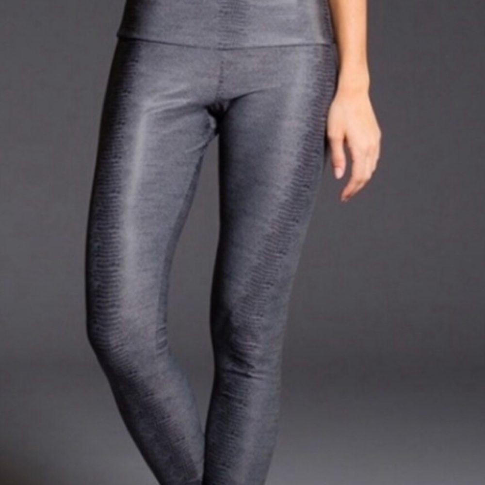 Onzie Snakeskin Print Leggings Size S/M